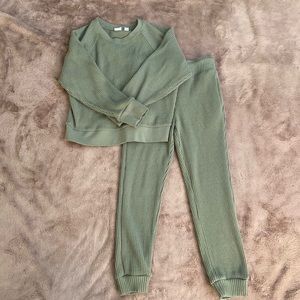 Gap thermal outfit